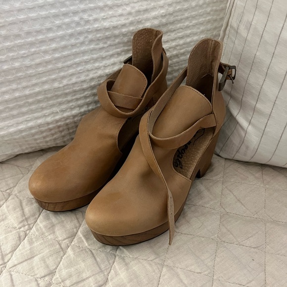 Free People Cedar Clogs NWOB - Picture 3 of 6